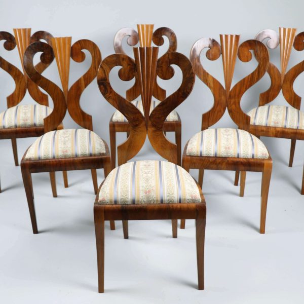 19th Century Fine Biedermeier Walnut Set of Six Chairs & Table, Vienna, c. 1825 - Image 7