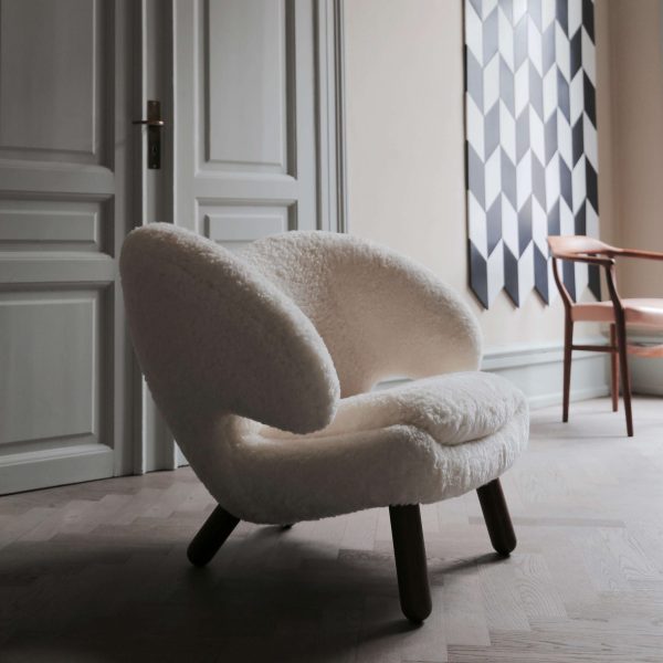 Finn Juhl Pelican Chair Skandilock Sheep Offwhite and Wood - Image 5