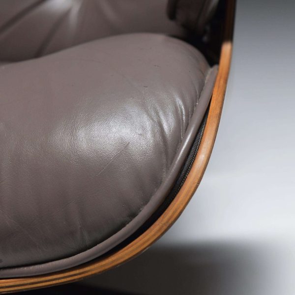 Vintage Eames Lounge Chair & Ottoman by Ray & Charles Eames for Herman Miller - Image 9