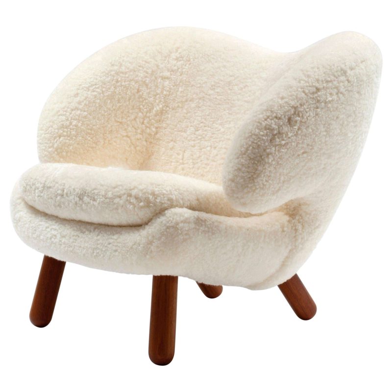Finn Juhl Pelican Chair Skandilock Sheep Offwhite and Wood