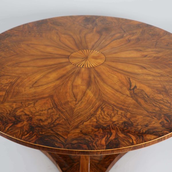 19th Century Fine Biedermeier Walnut Set of Six Chairs & Table, Vienna, c. 1825 - Image 6