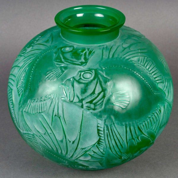 1921 René Lalique Vase Poissons Emerald Green Glass with White Patina Fishes - Image 2