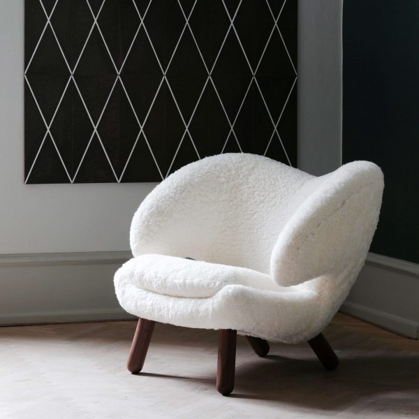 Finn Juhl Pelican Chair Skandilock Sheep Offwhite and Wood - Image 8