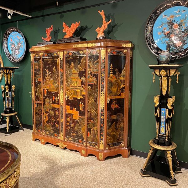 Rare Louis XV Ormolu-Mounted Tulipwood and Chinese Lacquer Cabinet - Image 2