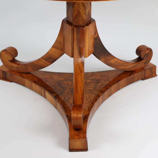 19th Century Fine Biedermeier Walnut Set of Six Chairs & Table, Vienna, c. 1825 - Image 5