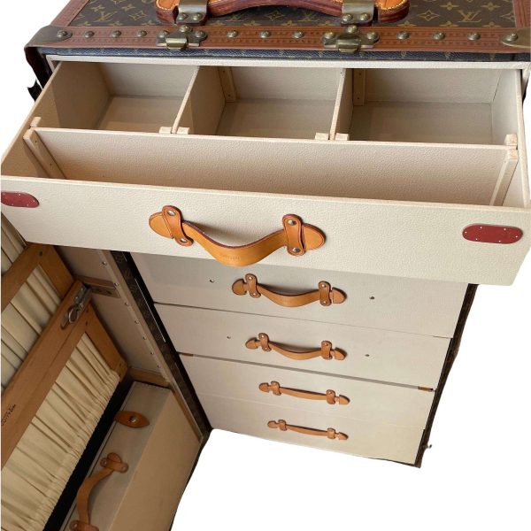 Wardrobe Louis Vuitton Trunk - Image 10