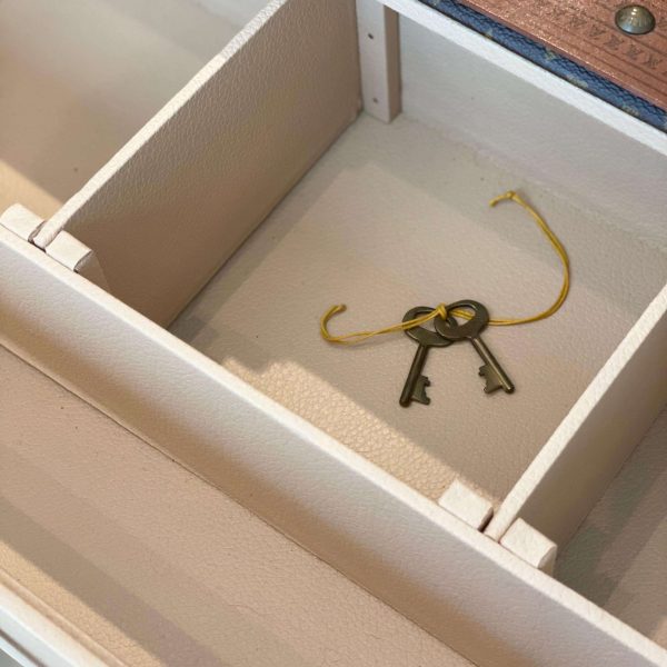 Wardrobe Louis Vuitton Trunk - Image 16