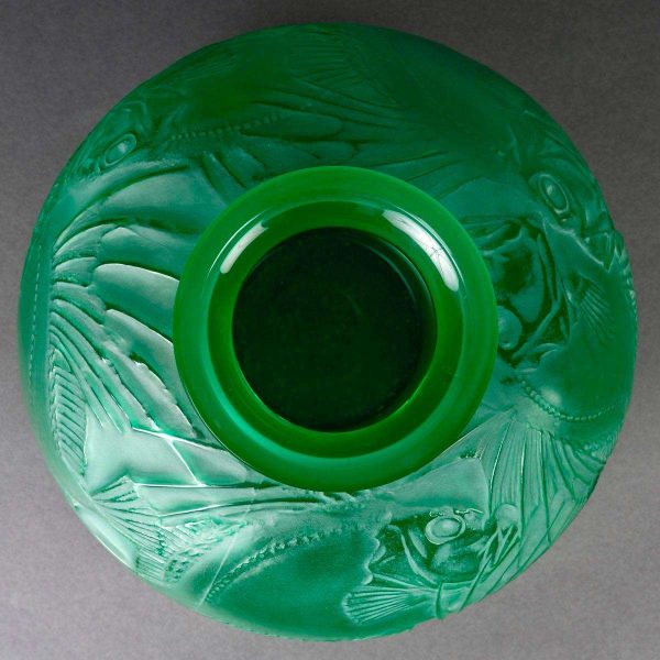 1921 René Lalique Vase Poissons Emerald Green Glass with White Patina Fishes - Image 3