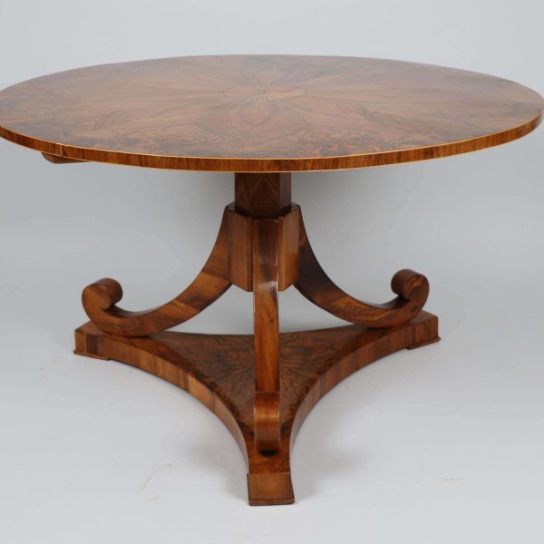 19th Century Fine Biedermeier Walnut Set of Six Chairs & Table, Vienna, c. 1825 - Image 4