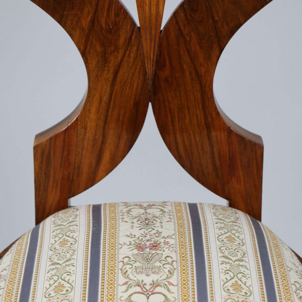 19th Century Fine Biedermeier Walnut Set of Six Chairs & Table, Vienna, c. 1825 - Image 9