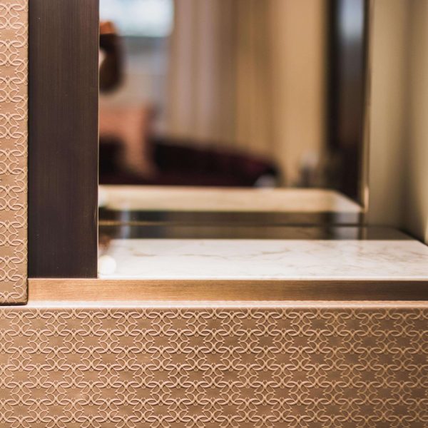 21st Century Art Déco Elie Saab Maison Leather Marble Essence Bar Cabinet, Italy - Image 7
