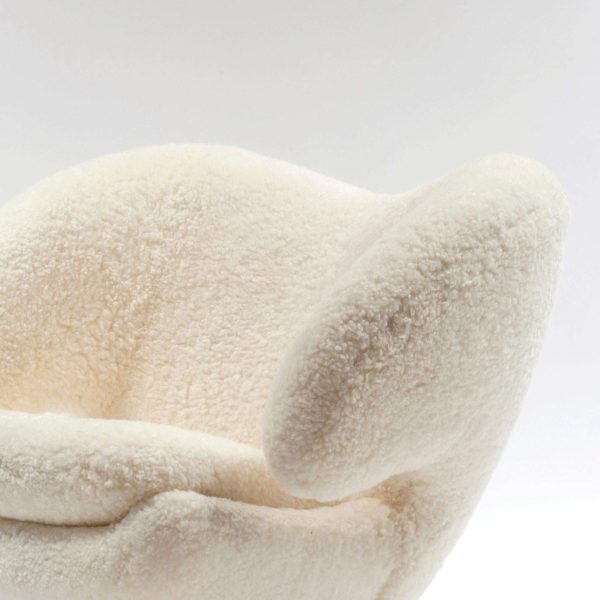 Finn Juhl Pelican Chair Skandilock Sheep Offwhite and Wood - Image 2